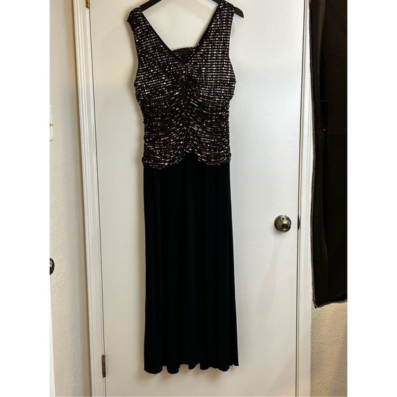 R & M Richards Dresses & Skirts - R & M Richards 16W black and copper evening dress